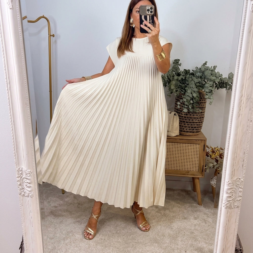 Herminia - Pocketed Pleated Maxi Dress